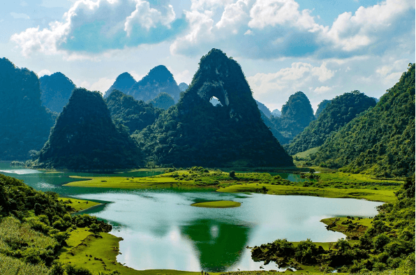 Núi Mắt Thần